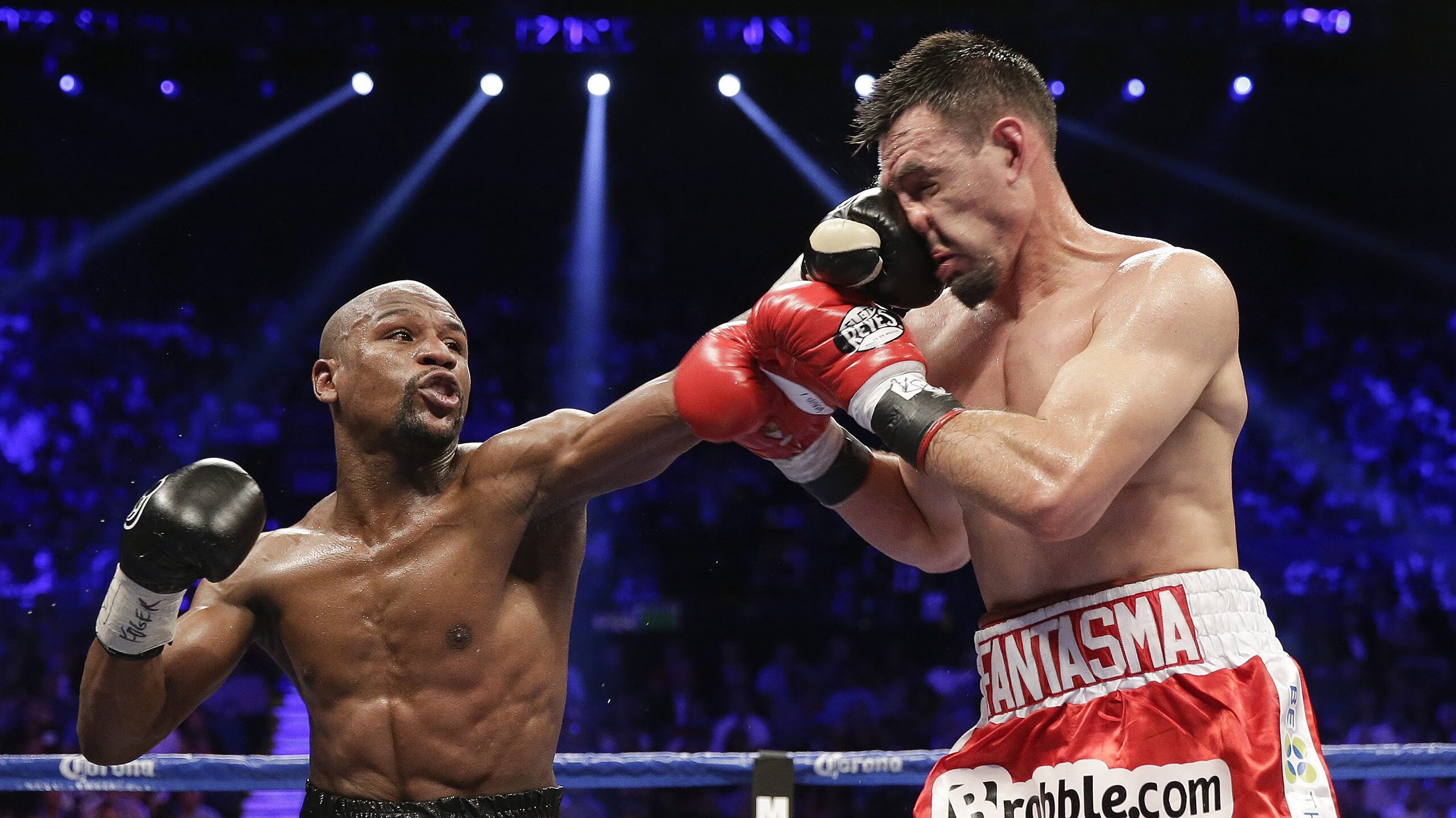 2017年季后赛：库里在对阵马刺的系列赛中，砍下39分，投中8记三分，率队晋级！