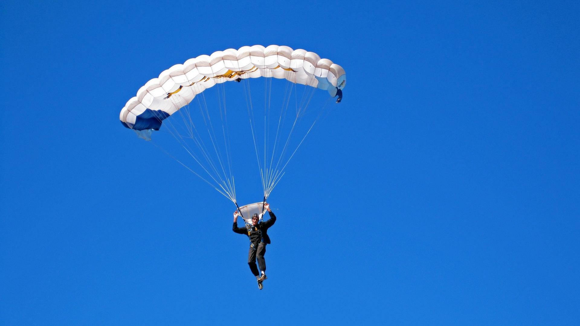 “策略之战：幕后布控的智慧交锋”，策略之家